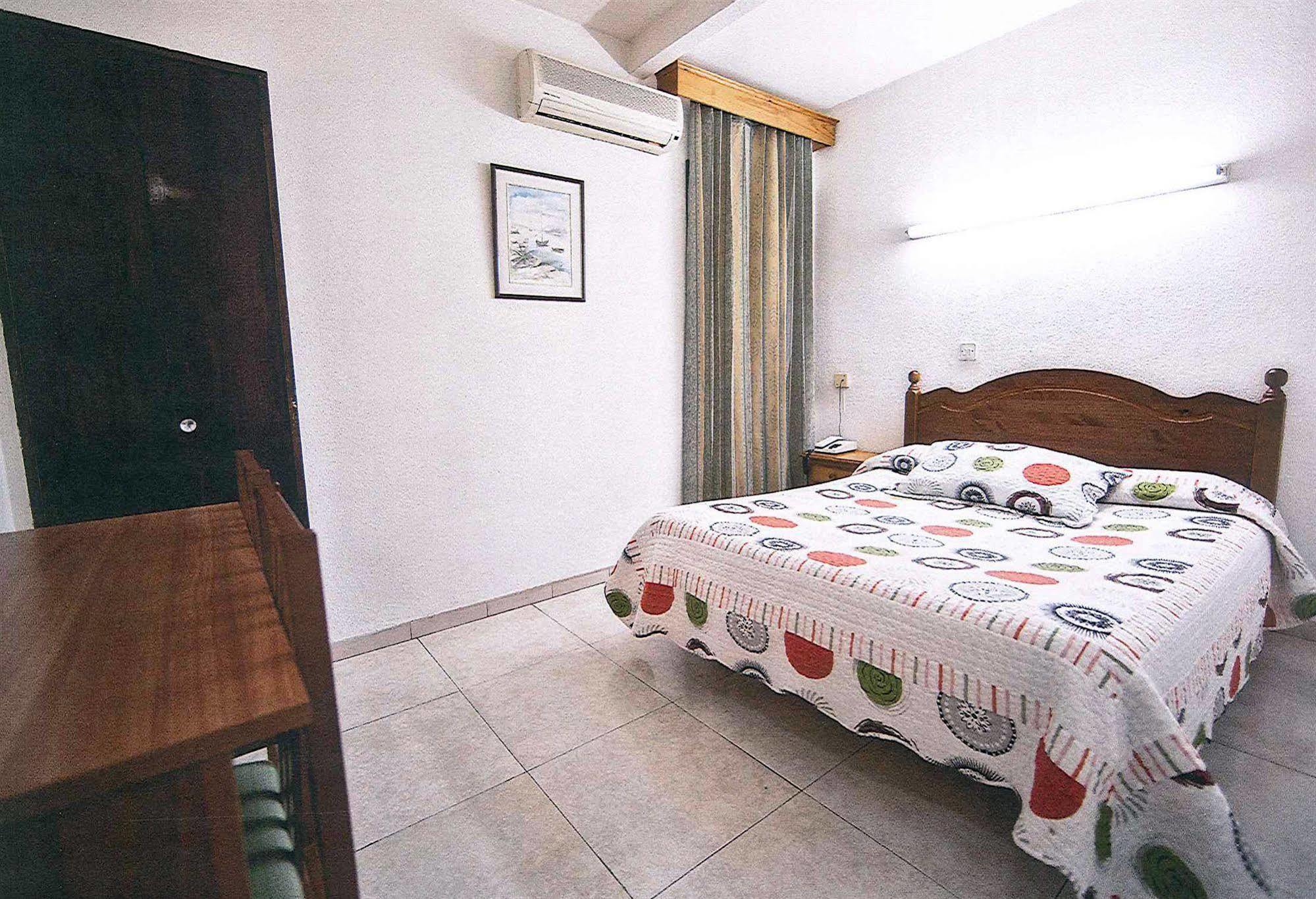 Hostal La Rosa Caces Exterior foto
